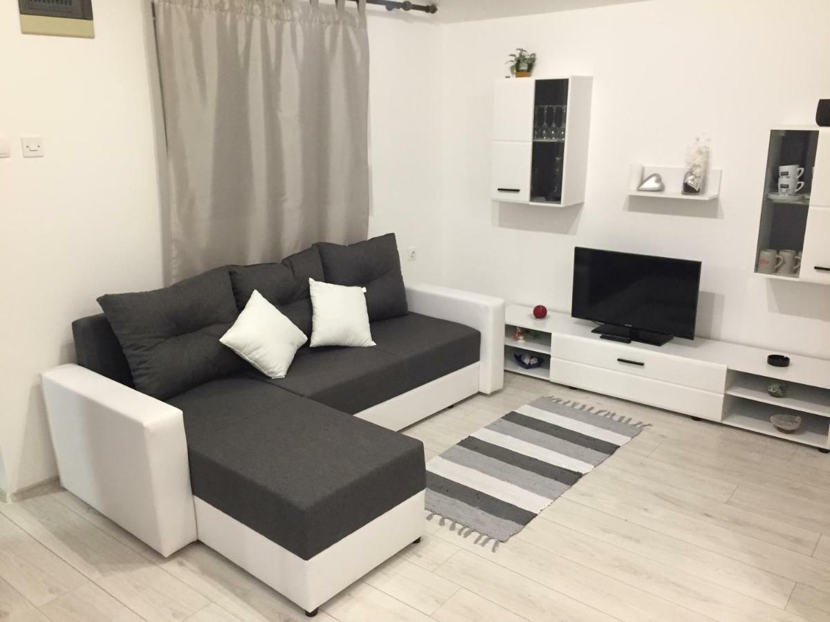 Apartment Roko Vir Exterior photo